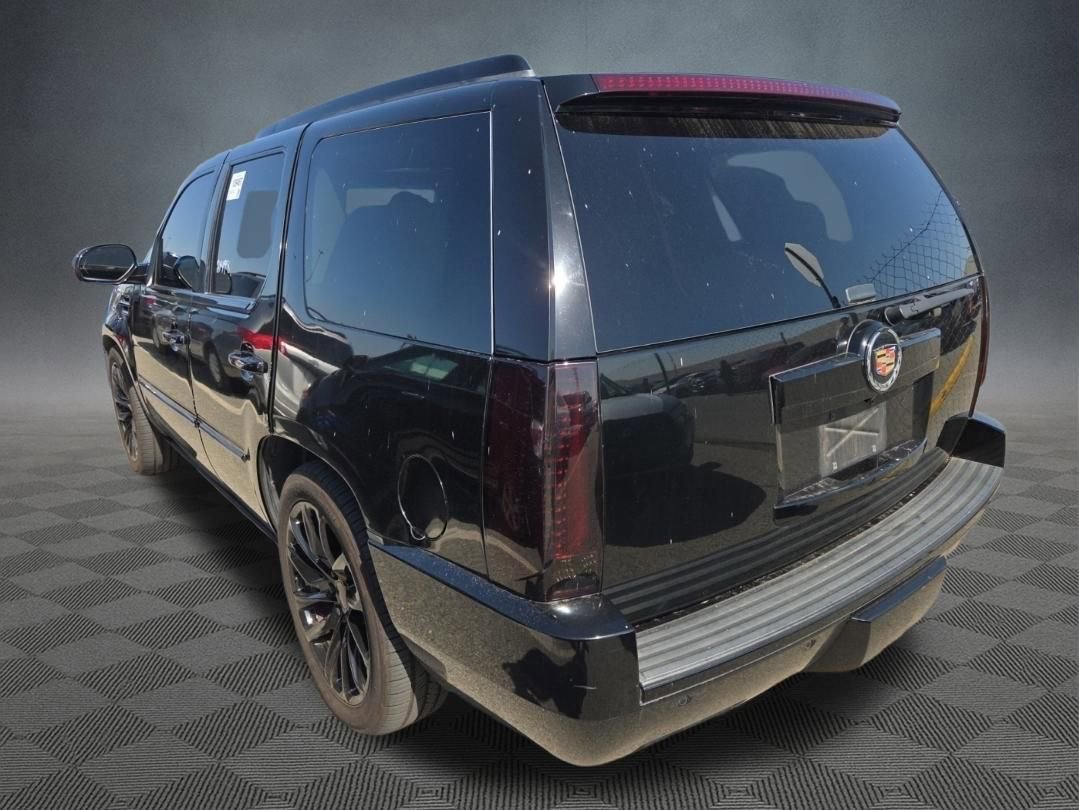 Used 2012 Cadillac Escalade Platinum AWD/4WD image 2