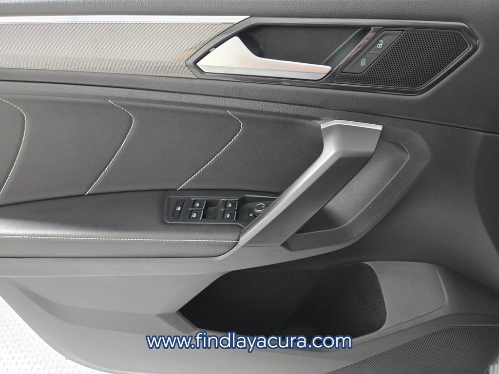 Used 2023 Volkswagen Tiguan SE R-Line image 21