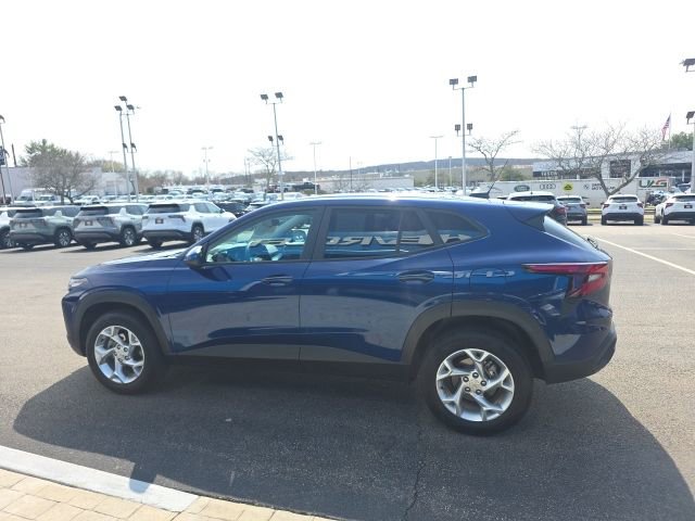 Used 2024 Chevrolet Trax LS w/ LS Convenience Package image 5