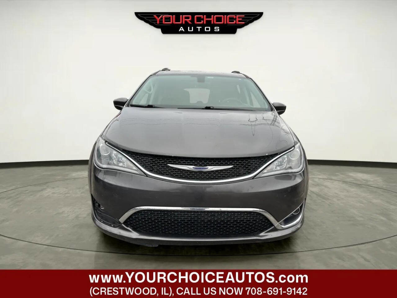 Used 2019 Chrysler Pacifica Touring-L image 8