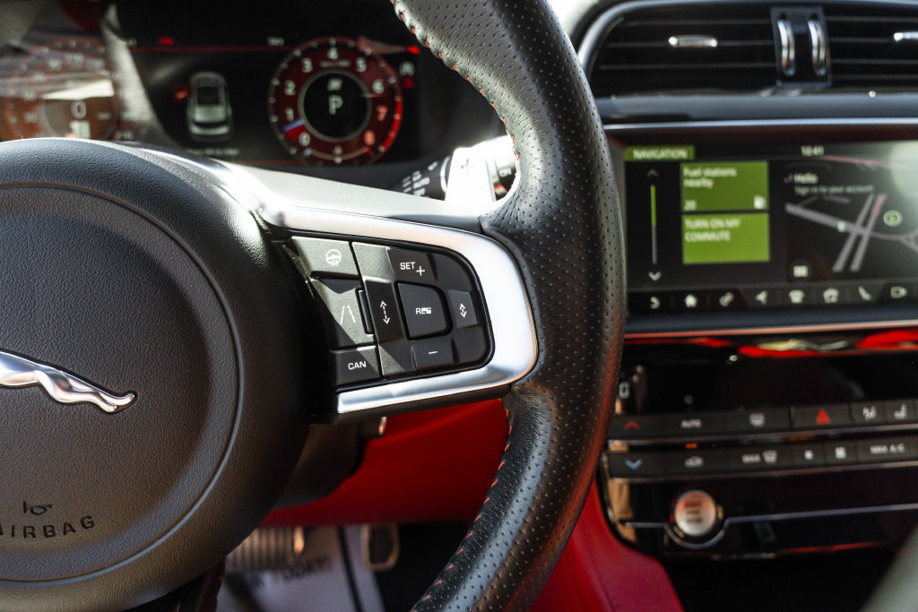 Used 2020 Jaguar F-PACE SVR AWD/4WD image 25