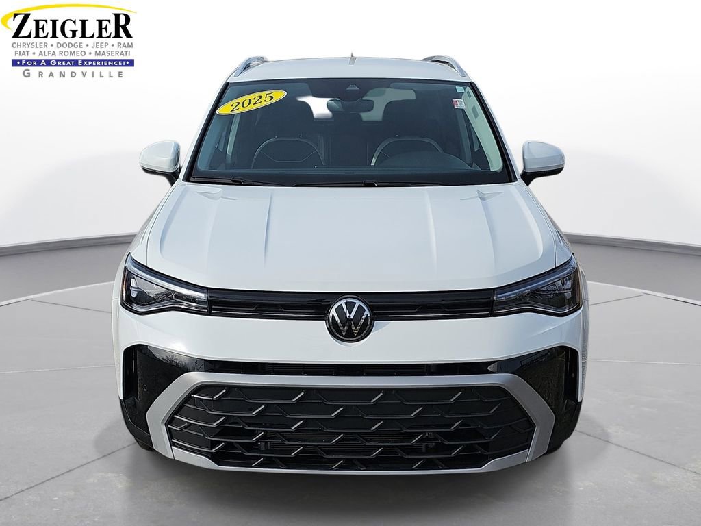 Used 2025 Volkswagen Taos SE AWD/4WD image 2