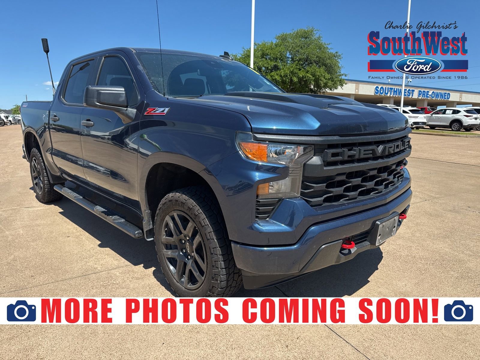 Used 2022 Chevrolet Silverado 1500 Custom Trail Boss w/ LPO, Dark Essentials Package image 1