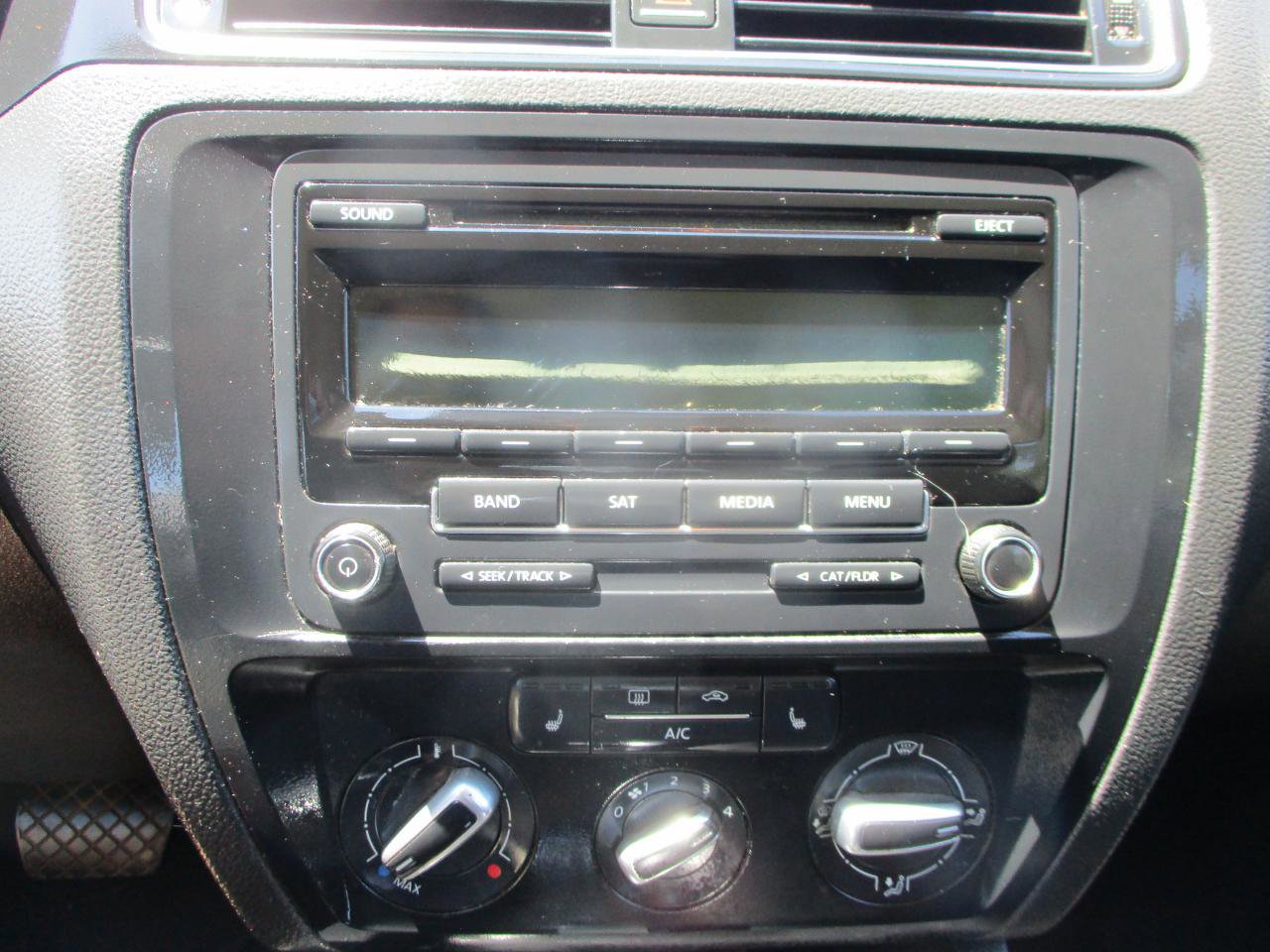 Used 2015 Volkswagen Jetta SE FWD image 15