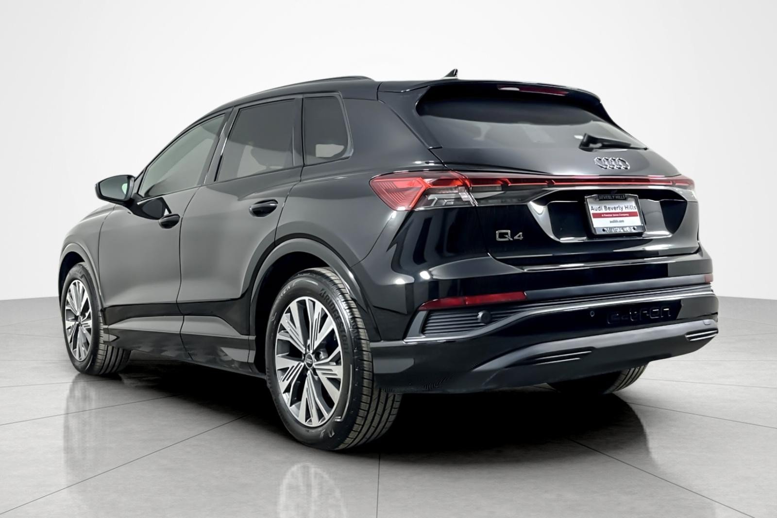 Used 2025 Audi Q4 e-tron Premium w/ Convenience Package RWD image 3