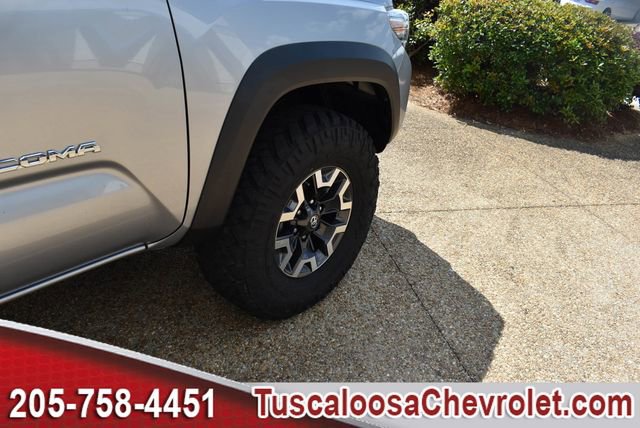 Used 2021 Toyota Tacoma TRD Off-Road w/ Technology Package AWD/4WD image 12