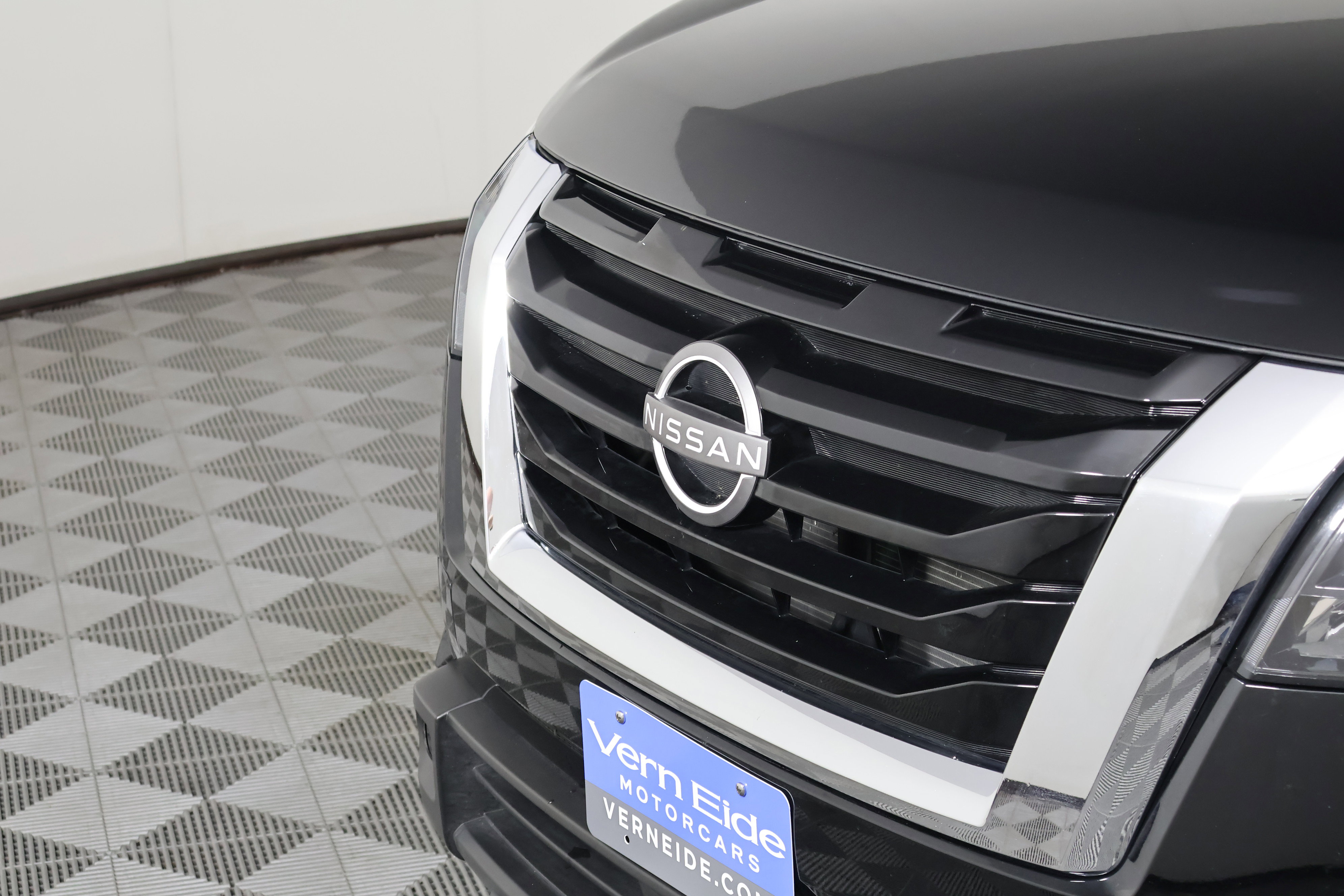 Used 2025 Nissan Pathfinder SV image 11