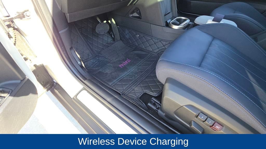 Used 2025 MINI Cooper 4-Door Hardtop image 22