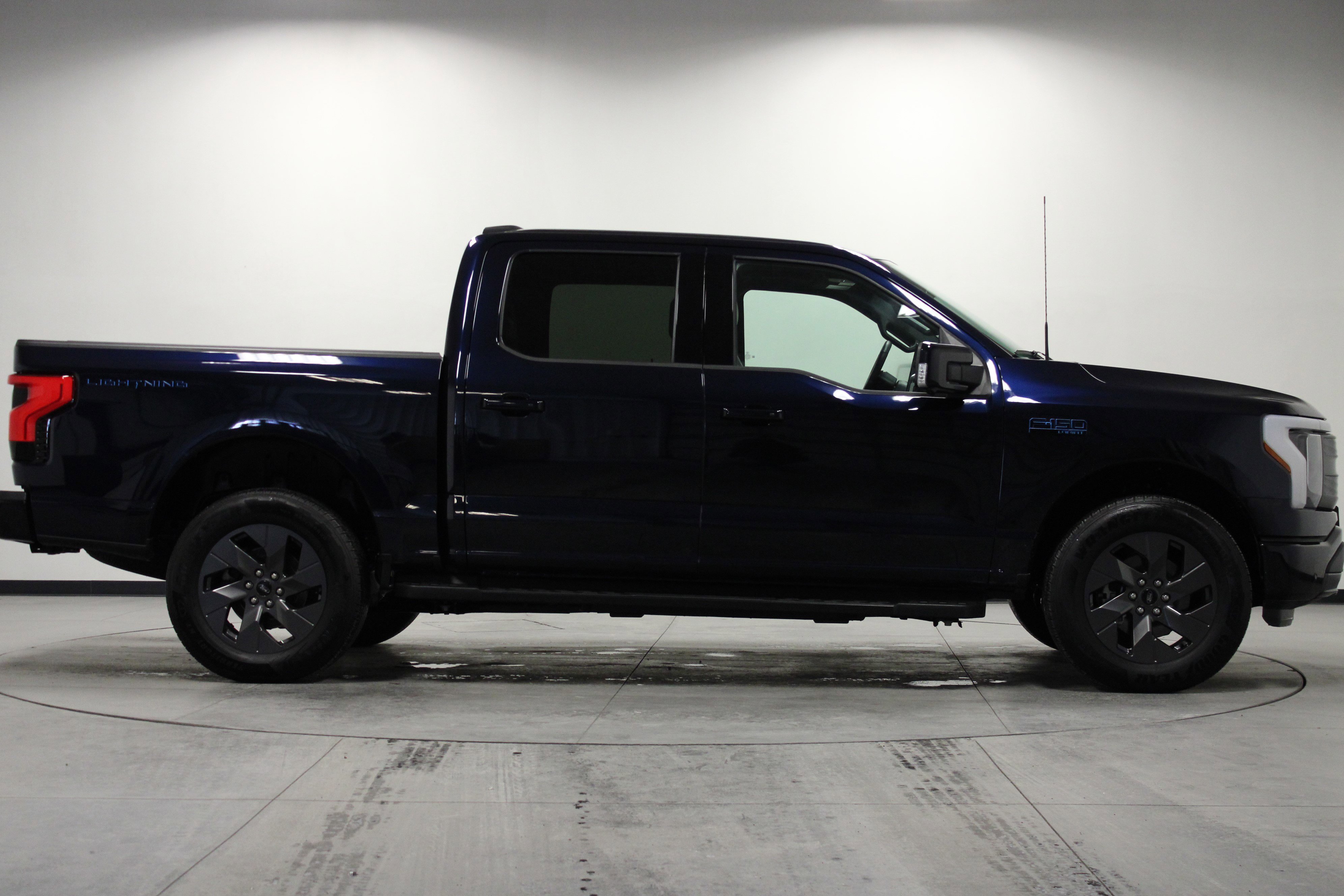 Used 2024 Ford F150 Lightning Lariat image 3