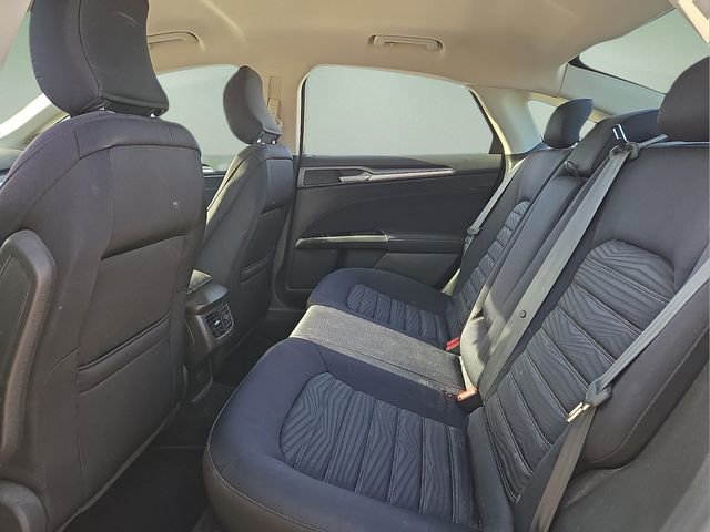 Used 2016 Ford Fusion SE image 14