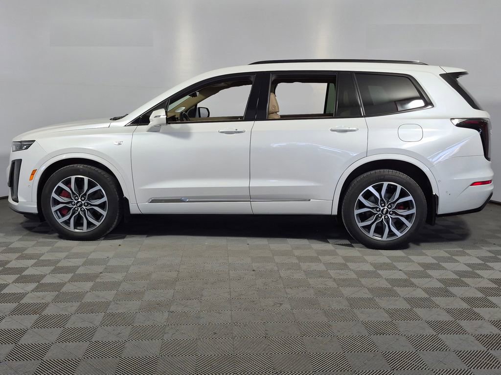 Used 2024 Cadillac XT6 Sport w/ Platinum Package image 4