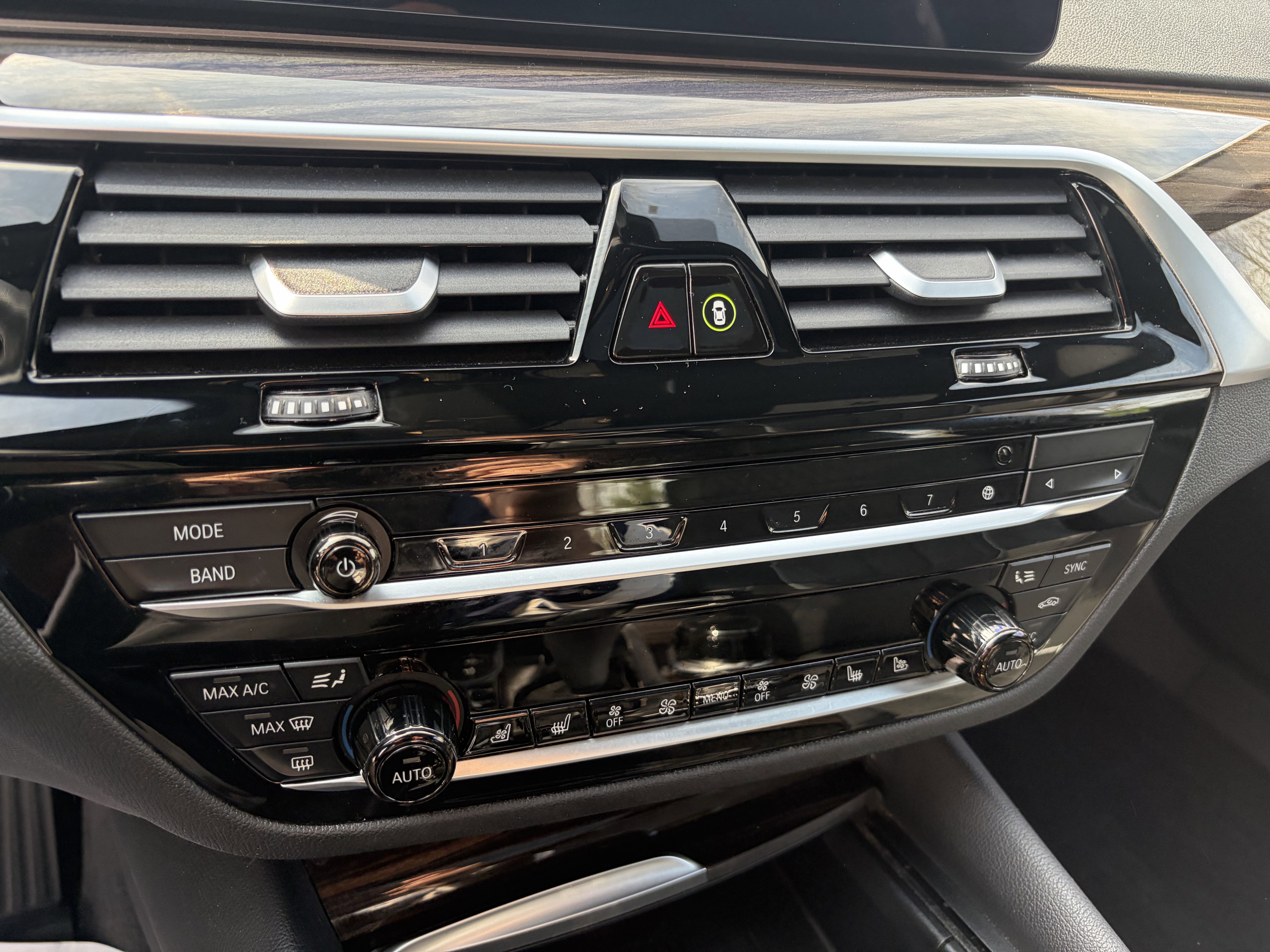 Used 2021 BMW 540i xDrive w/ Executive Package image 14