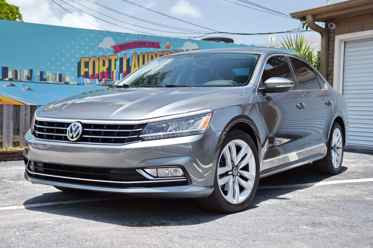 Used 2016 Volkswagen Passat 1.8T w/ Lighting Package FWD image 1