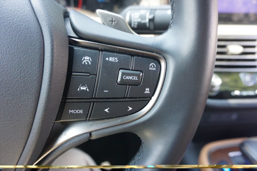 Used 2024 Lexus LS 500 RWD image 9