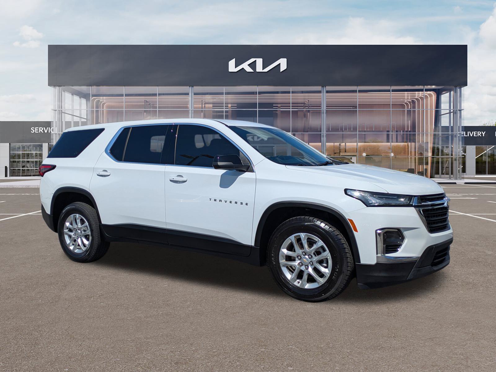 Used 2023 Chevrolet Traverse LS FWD image 2