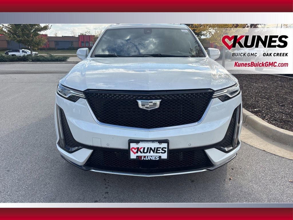 Used 2023 Cadillac XT6 Sport w/ Technology Package image 3