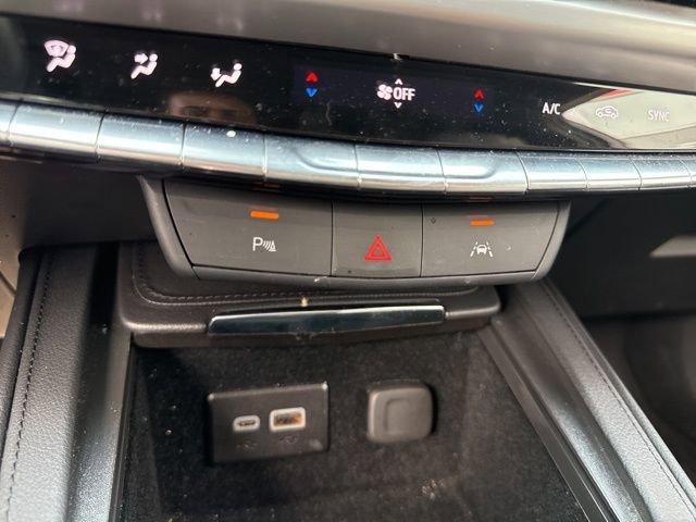 Used 2025 Cadillac XT4 Premium Luxury image 18