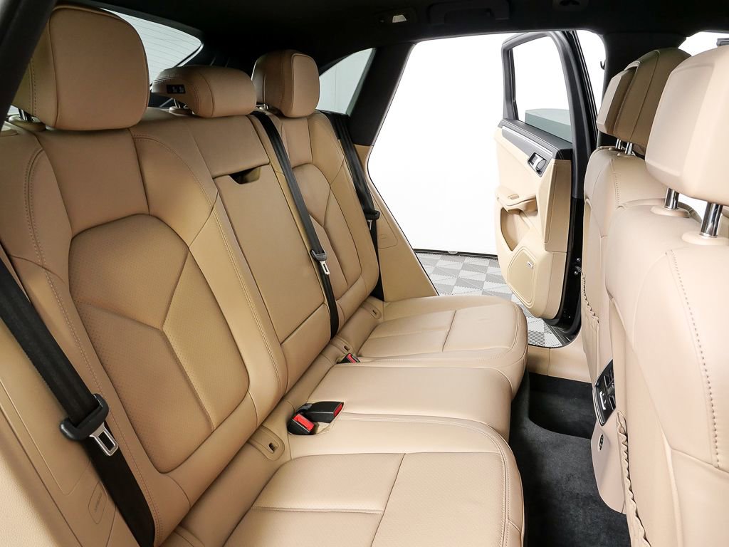 Certified 2023 Porsche Macan Turbo AWD/4WD image 23