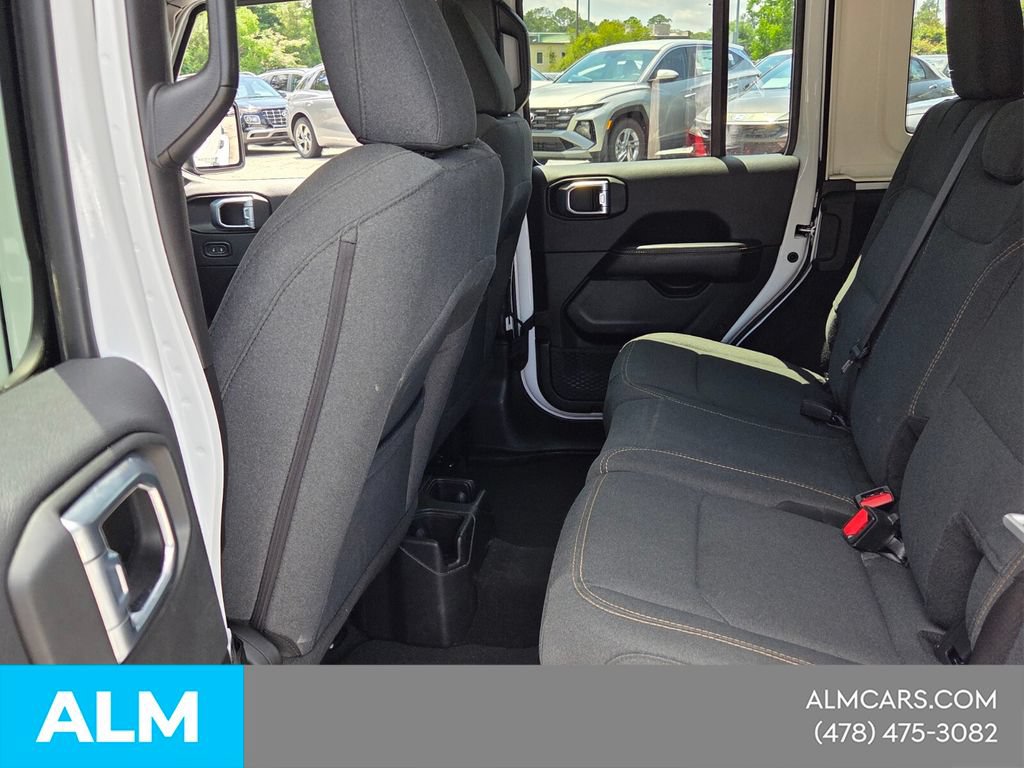 Used 2025 Jeep Wrangler Unlimited Sahara AWD/4WD image 7