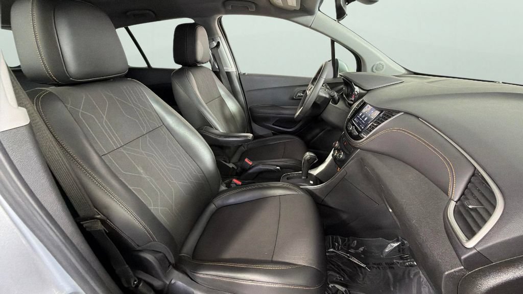 Used 2020 Chevrolet Trax LT w/ Driver Confidence Package FWD image 33