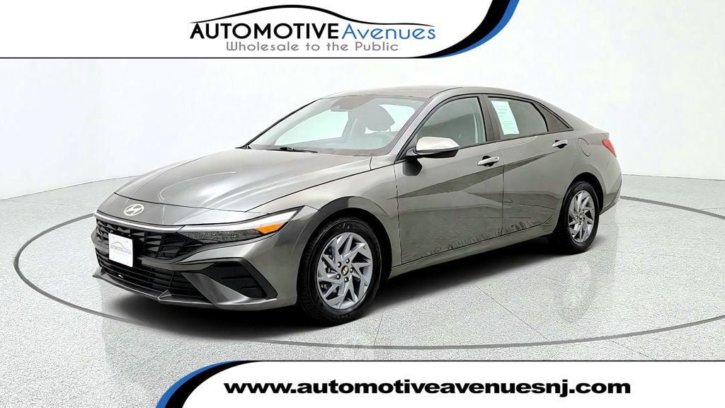 Used 2024 Hyundai Elantra SEL FWD image 1