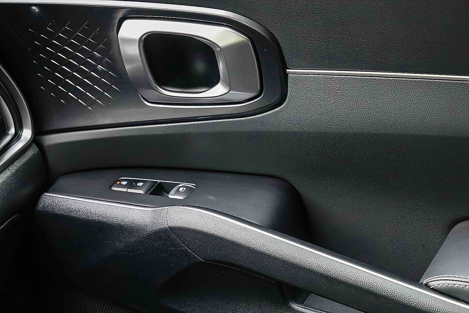 Certified 2025 Kia Sorento S FWD image 15