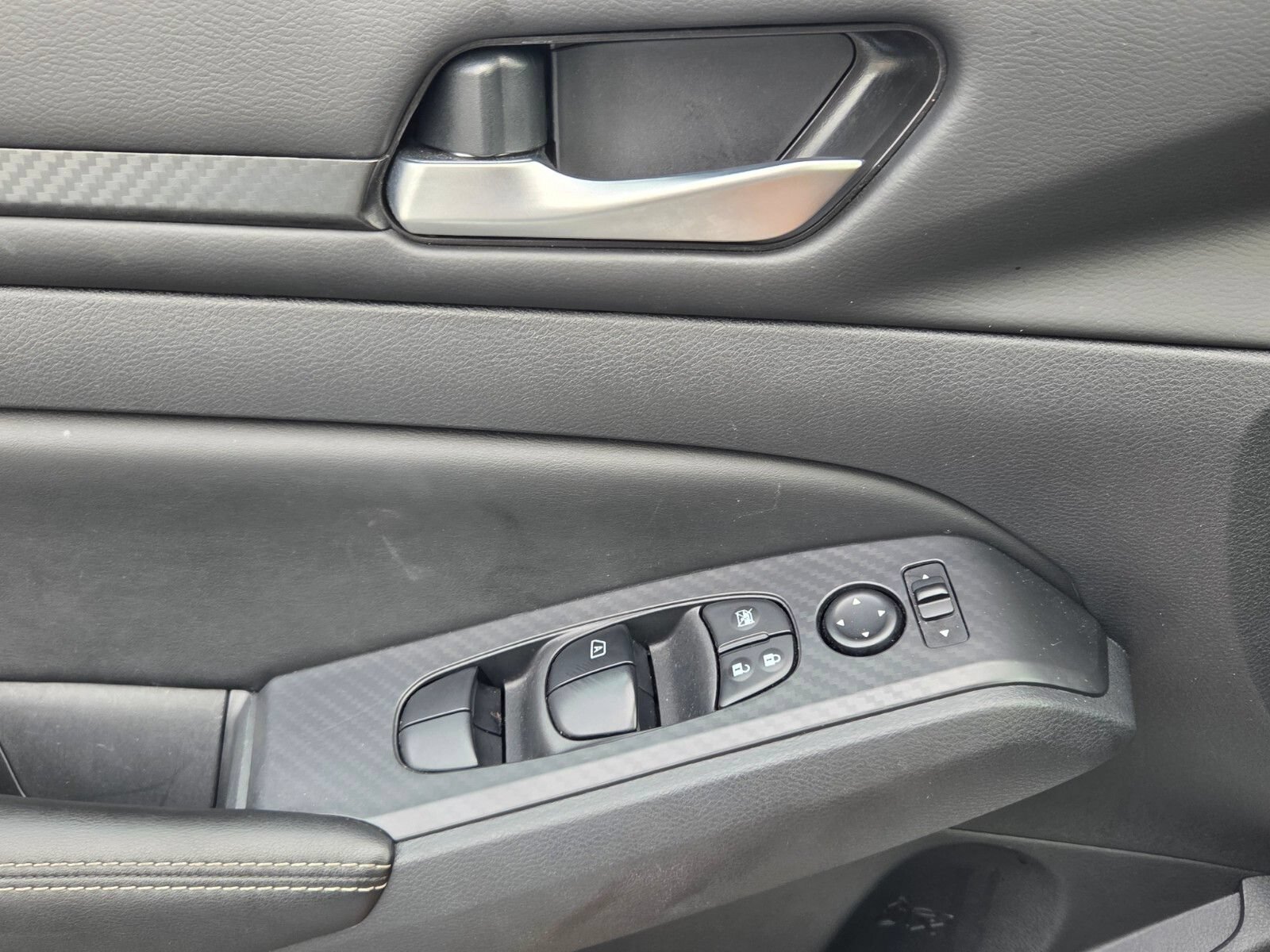 Used 2025 Nissan Altima 2.5 SV FWD image 29