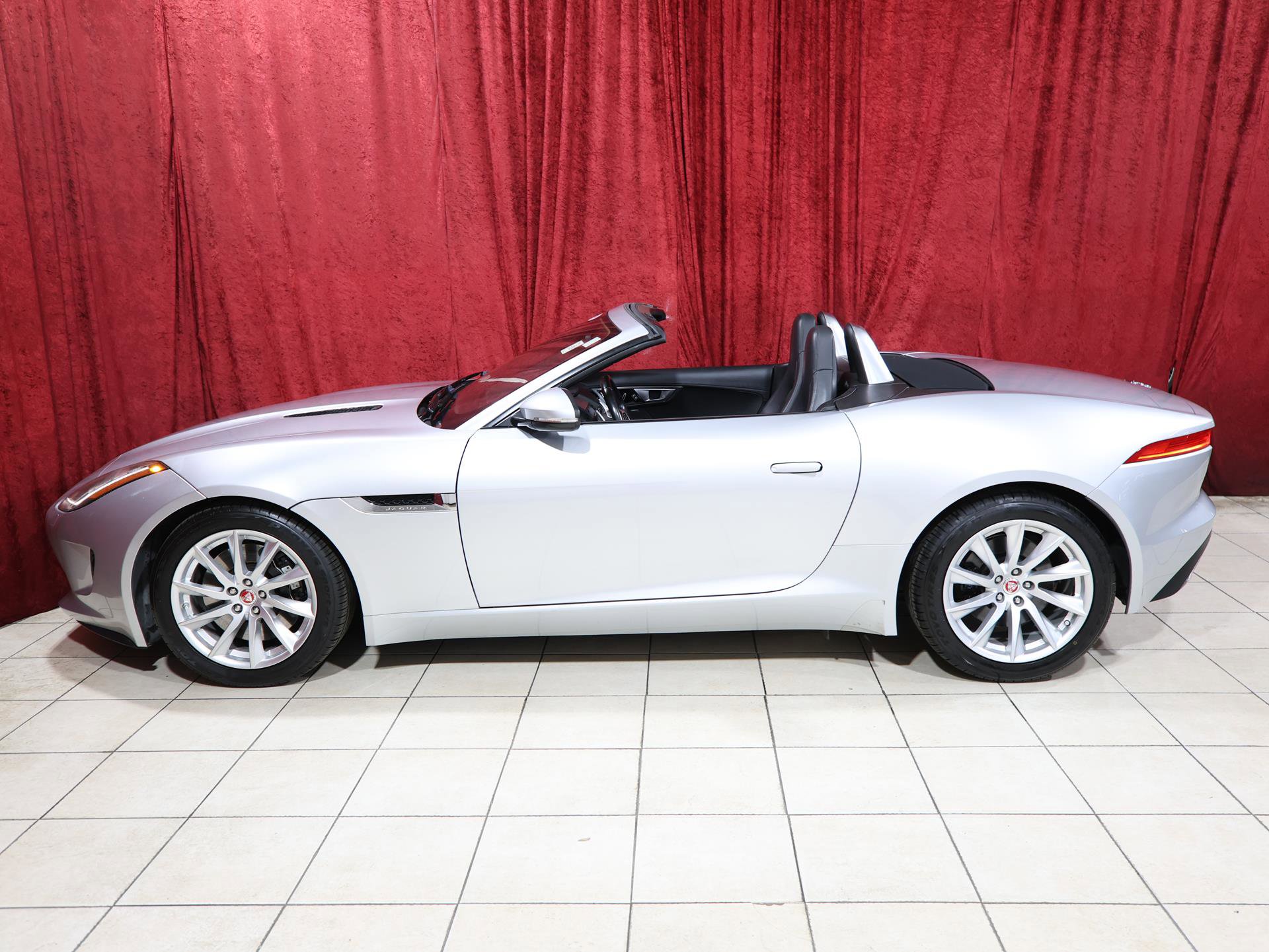Used 2017 Jaguar F-TYPE Convertible RWD image 5
