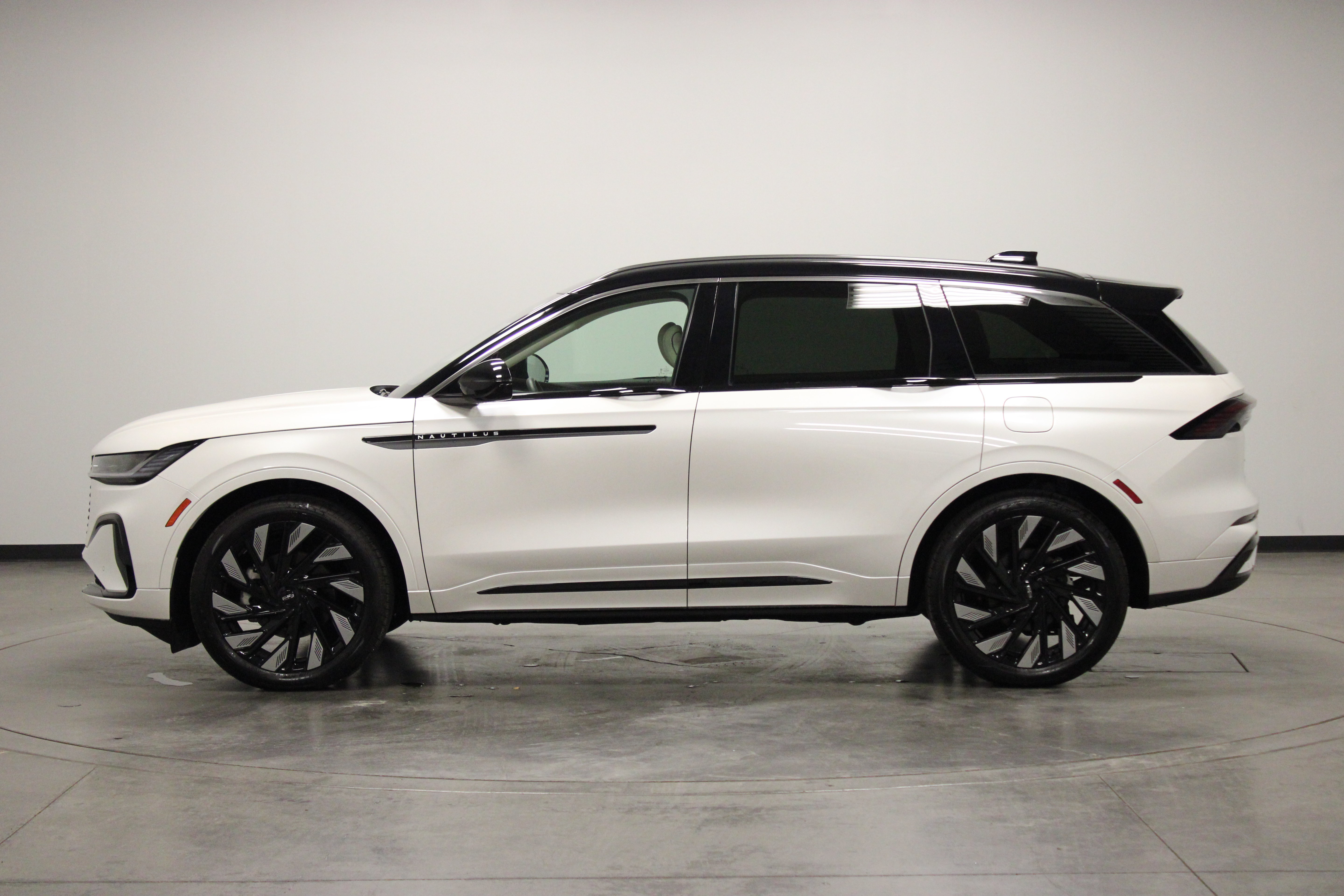 Used 2026 Lincoln Nautilus Black Label AWD/4WD image 5