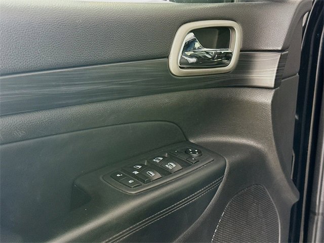 Used 2019 Jeep Grand Cherokee Altitude image 18