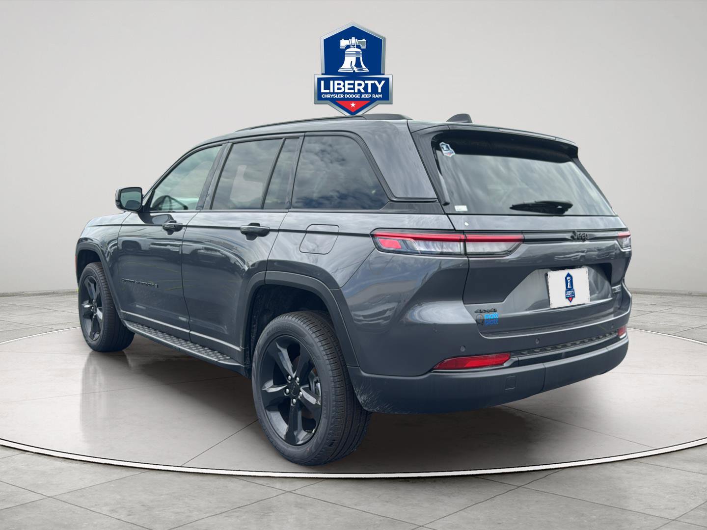 New 2025 Jeep Grand Cherokee Limited w/ Black Appearance Package AWD/4WD image 8