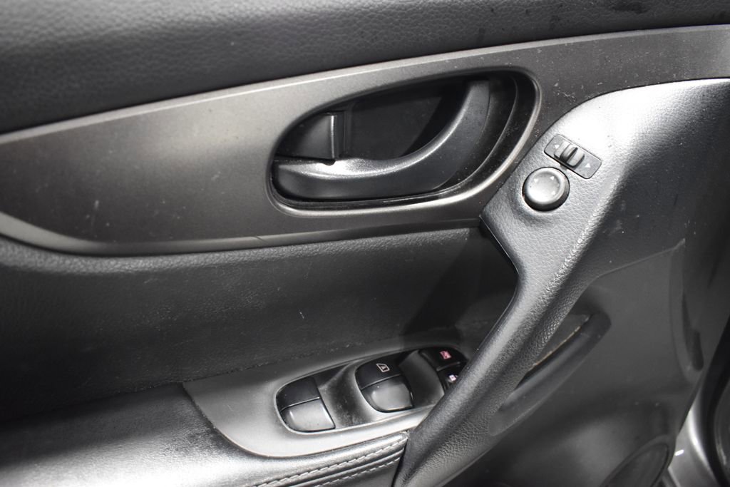 Used 2020 Nissan Rogue Sport S AWD/4WD image 14