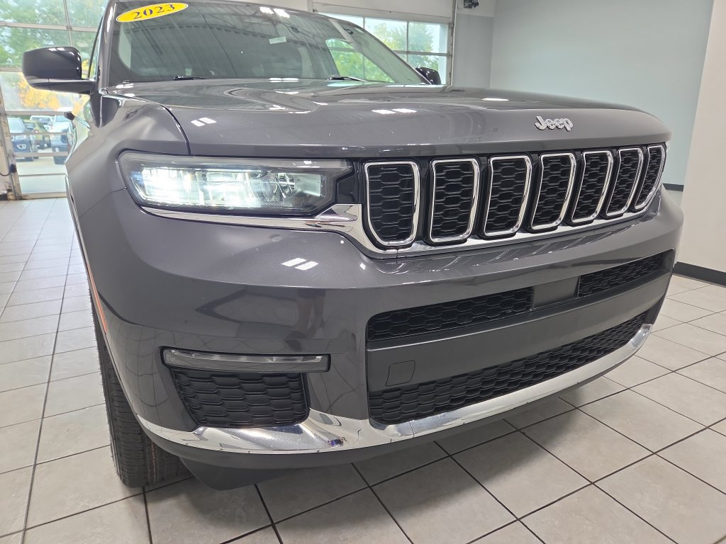 Used 2023 Jeep Grand Cherokee L Limited AWD/4WD image 19