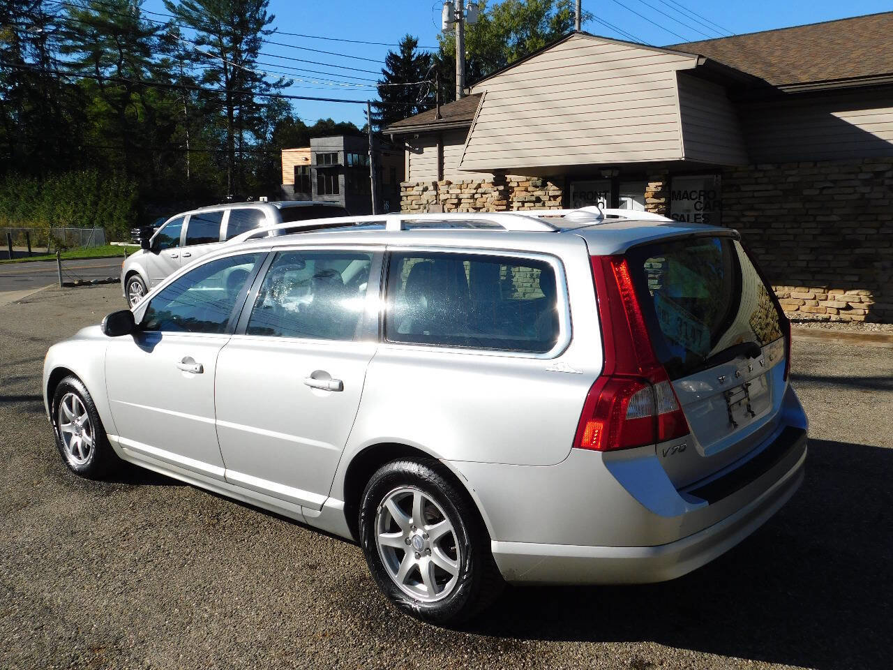 Used 2010 Volvo V70 image 6