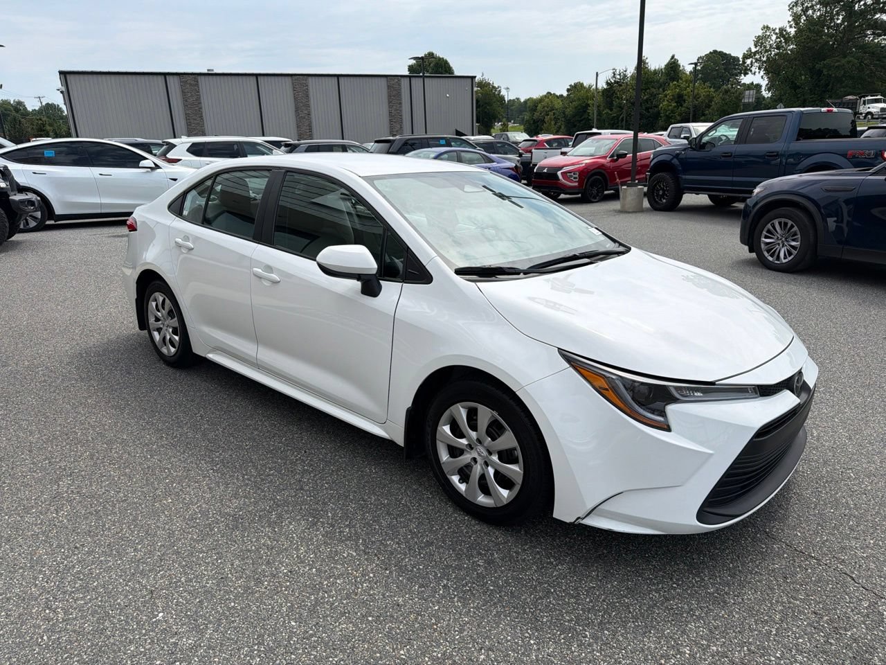 Used 2025 Toyota Corolla LE FWD image 11