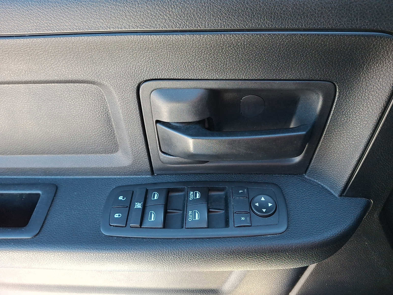 Used 2017 RAM 1500 Express w/ Black Ram 1500 Express Group image 11