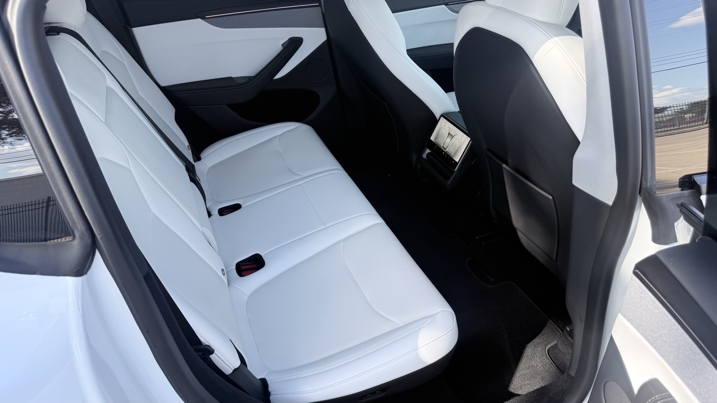 Used 2026 Tesla Model Y 2WD image 35