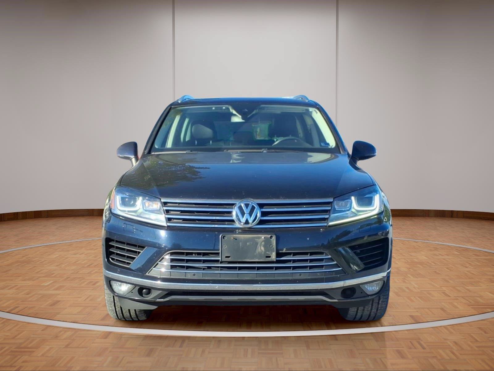 Used 2016 Volkswagen Touareg VR6 AWD/4WD image 3