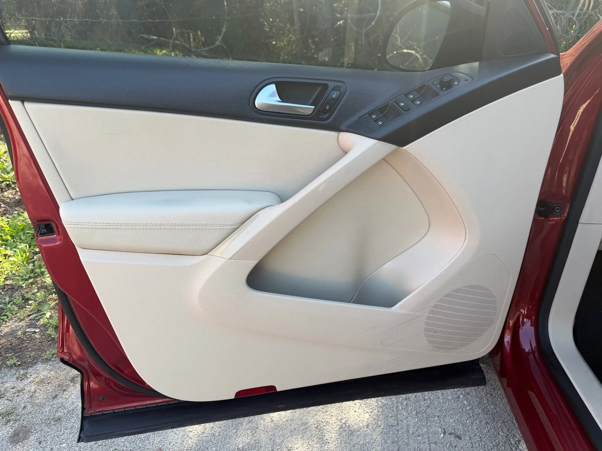 Used 2016 Volkswagen Tiguan S image 12