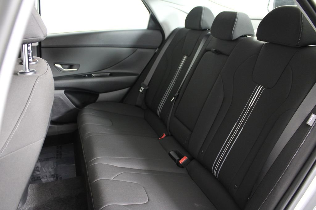 Used 2025 Hyundai Elantra SEL image 19