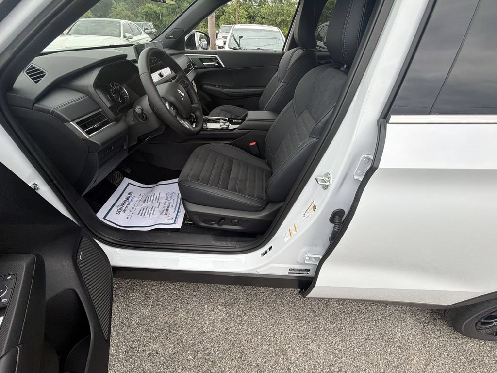 New 2026 Mitsubishi Outlander LE FWD image 12