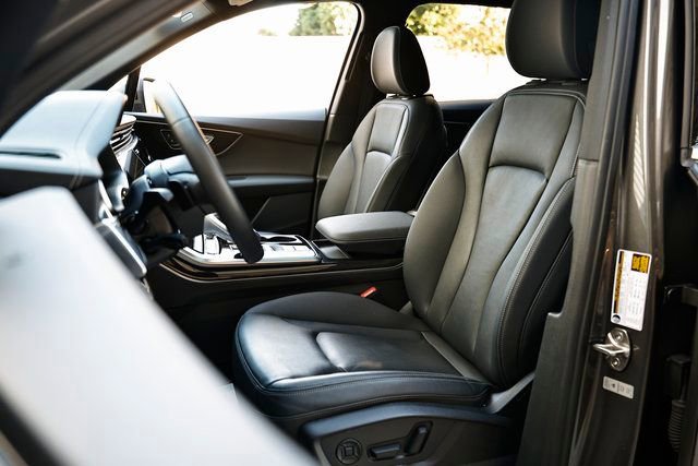 Used 2025 Audi Q7 3.0T Premium w/ Convenience Package image 21