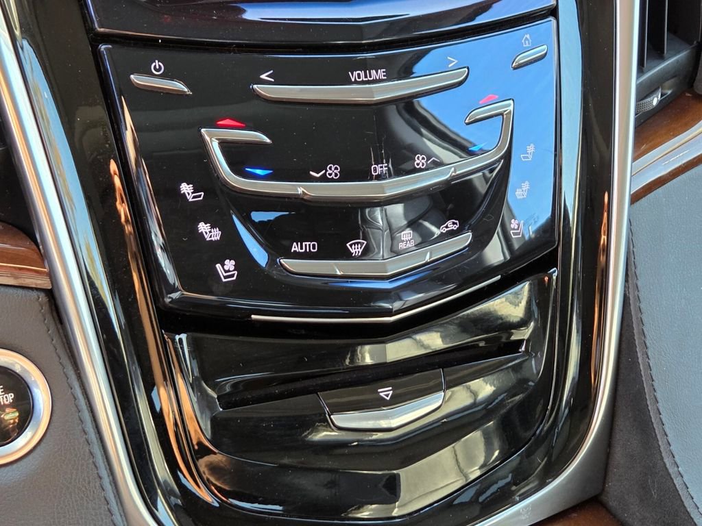 Used 2019 Cadillac Escalade Premium Luxury w/ Escalade Sport Edition AWD/4WD image 34