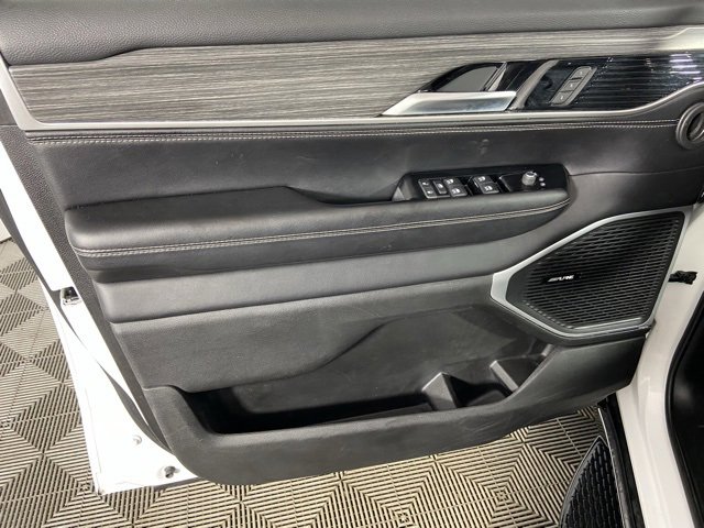 Used 2024 Jeep Wagoneer Series II w/ Flexible Seating Group image 18