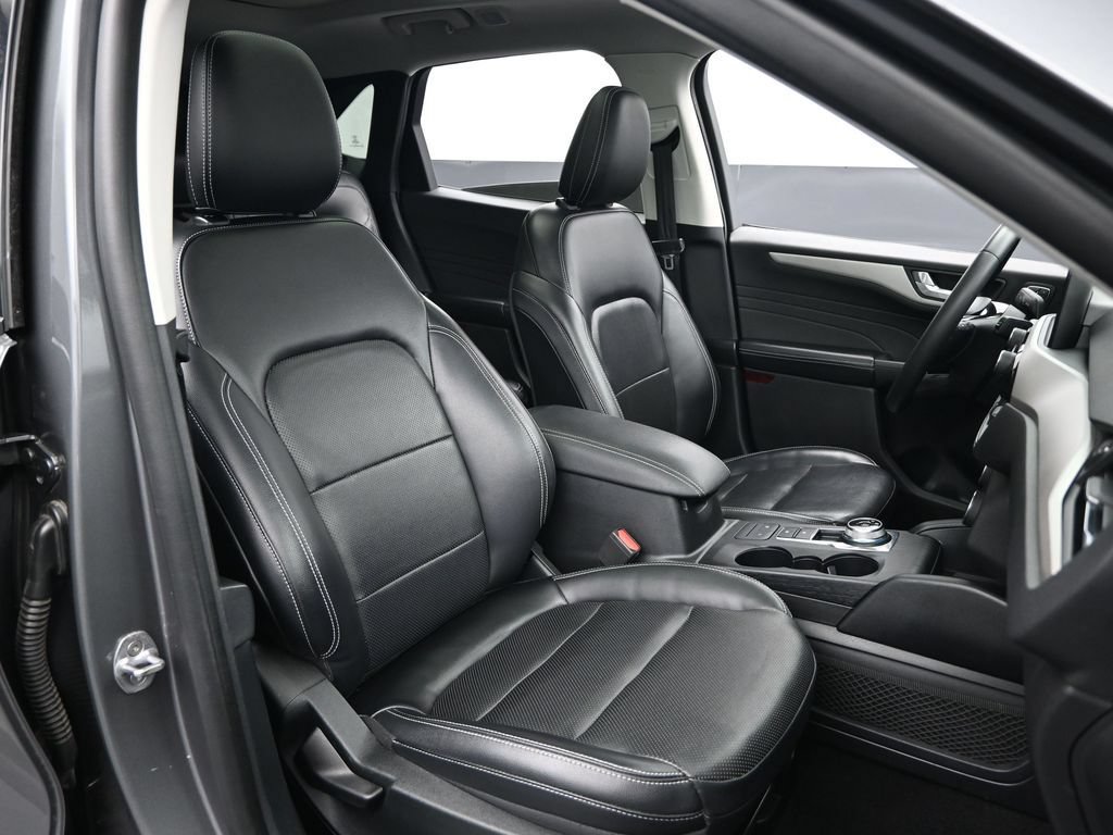 Used 2022 Ford Escape SEL w/ Technology Package AWD/4WD image 18