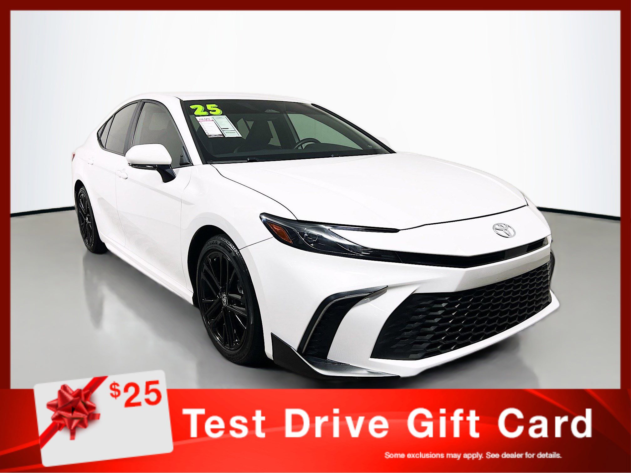 Used 2025 Toyota Camry SE w/ Convenience Package image 1