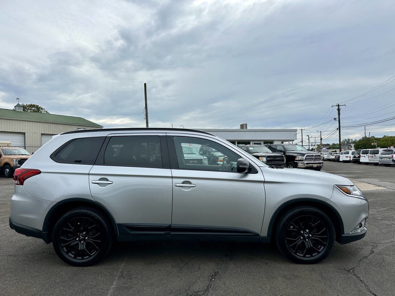 Used 2018 Mitsubishi Outlander LE AWD/4WD image 4