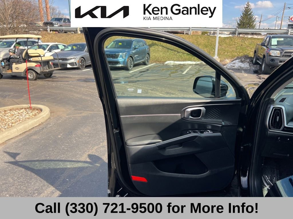 Certified 2025 Kia Sorento S w/ Panoramic Sunroof Package image 26