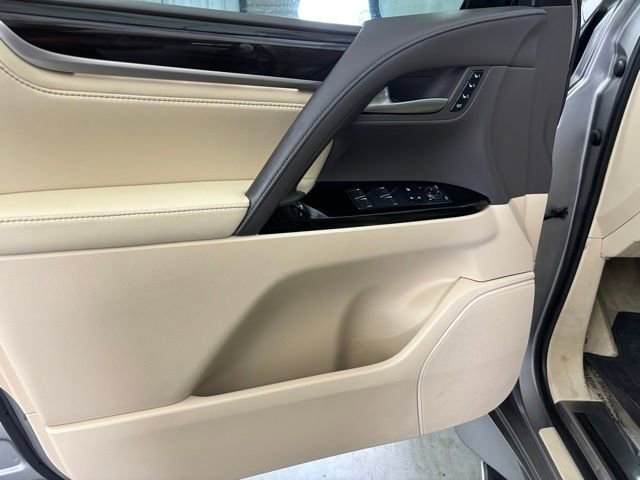 Used 2018 Lexus LX 570 4WD image 11