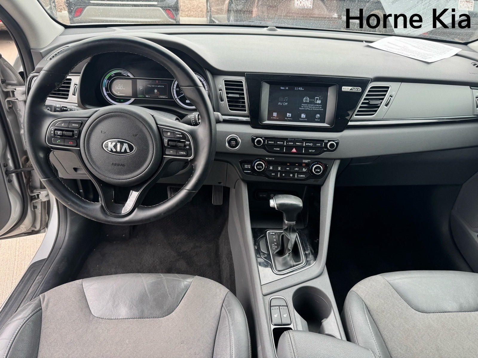 Used 2017 Kia Niro EX FWD image 14